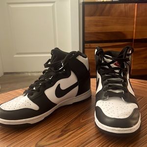 Black and White Nike Women’s Dunks (Panda)